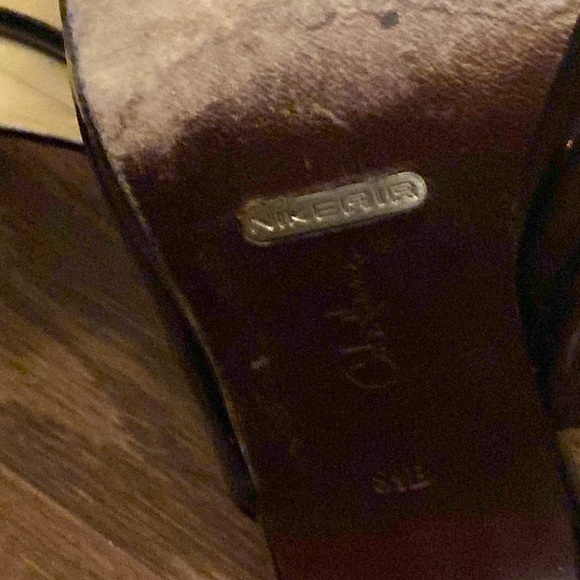 GUC Cole Haan Nike Air Open Toed Herls, Size 8.5, black patent, 4” heels, dog - Picture 5 of 7